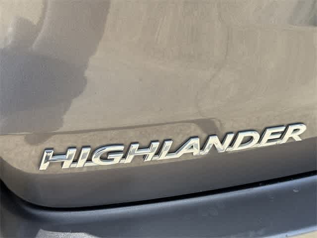 Thumbnail: 2017 Toyota Highlander - 5