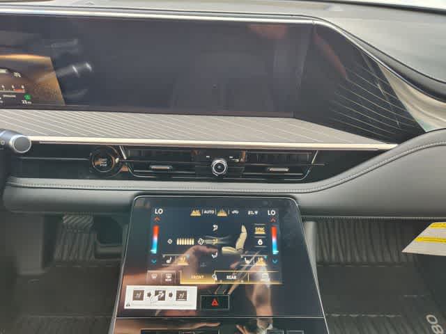 Thumbnail: 2026 INFINITI QX80 - 17