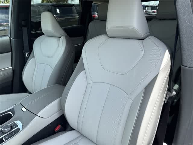 Thumbnail: 2026 INFINITI QX60 - 12