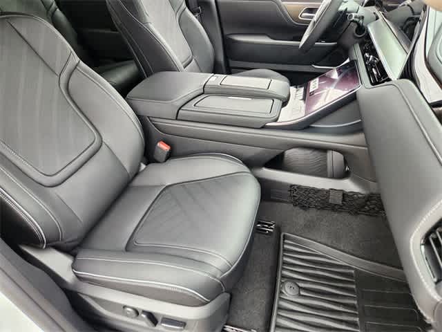 Thumbnail: 2026 INFINITI QX80 - 14