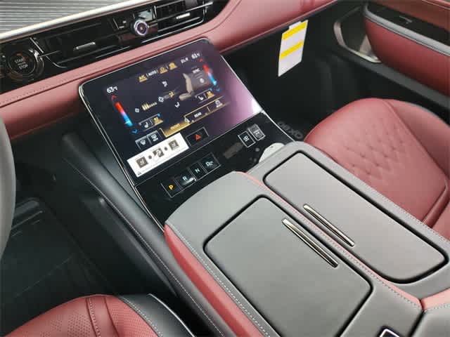 Thumbnail: 2026 INFINITI QX80 - 17