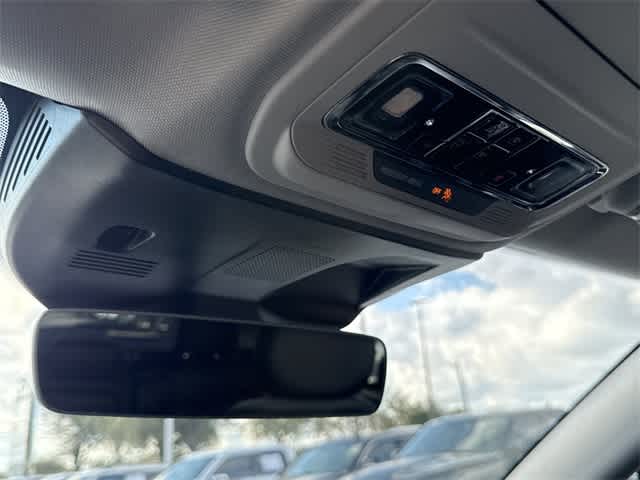 Thumbnail: 2020 Lincoln Corsair - 23