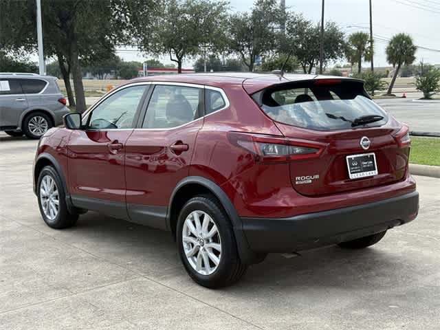 Thumbnail: 2022 Nissan Rogue Sport - 3