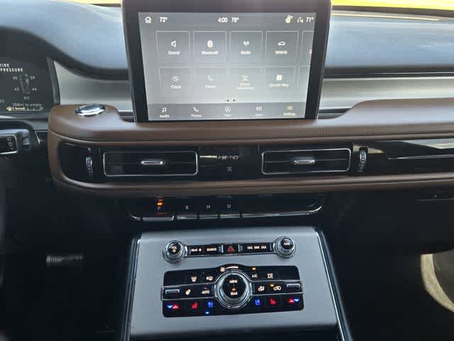 Thumbnail: 2023 Lincoln Aviator - 16