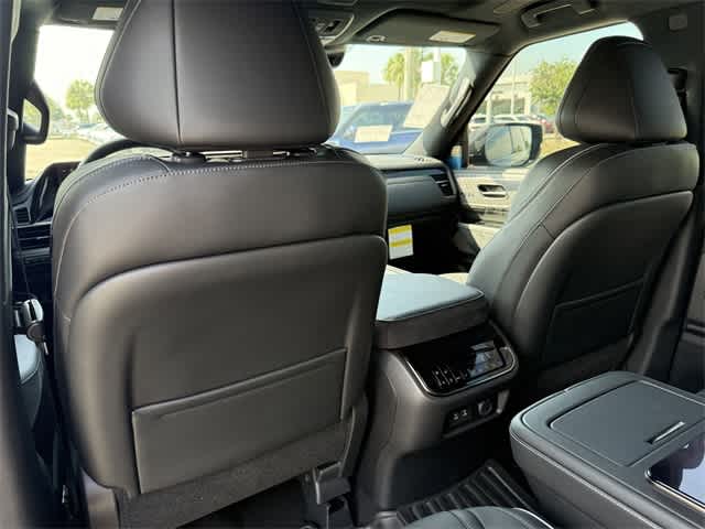 Thumbnail: 2025 INFINITI QX80 - 13