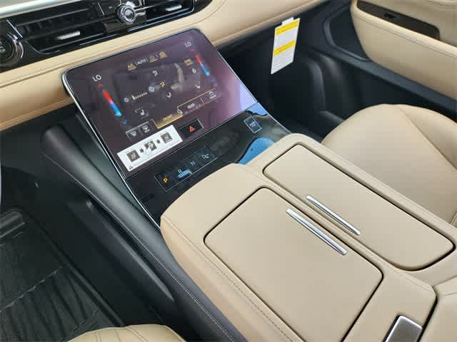 Thumbnail: 2026 INFINITI QX80 - 17