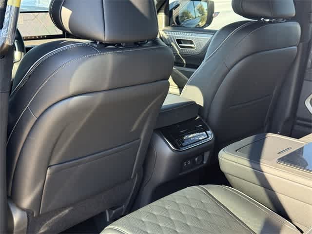 Thumbnail: 2026 INFINITI QX80 - 16