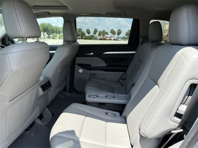 Thumbnail: 2017 Toyota Highlander - 13