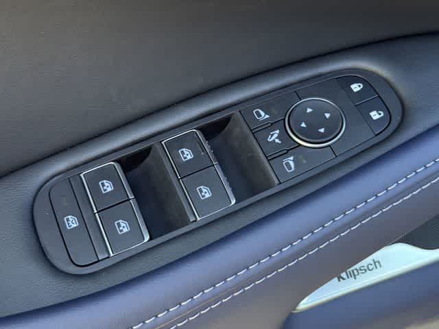 Thumbnail: 2026 INFINITI QX60 - 9