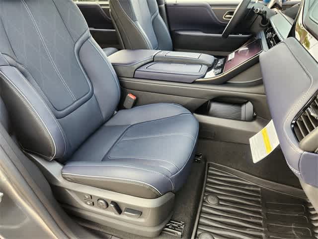 Thumbnail: 2026 INFINITI QX80 - 14