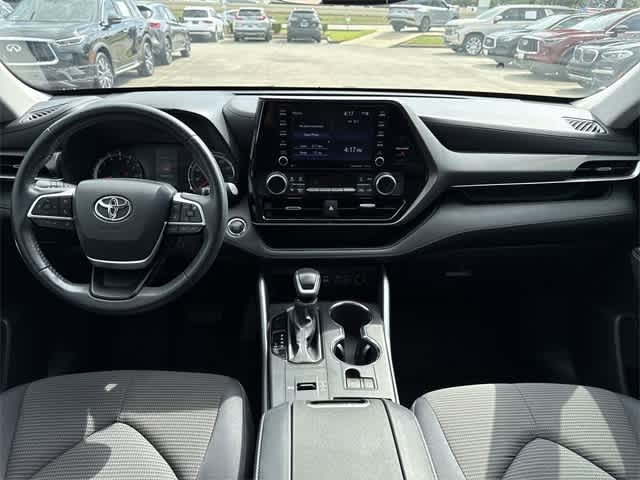 2022 Toyota Highlander LE 10