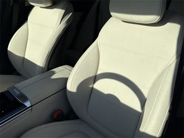 Thumbnail: 2023 Mercedes-Benz C-Class - 12