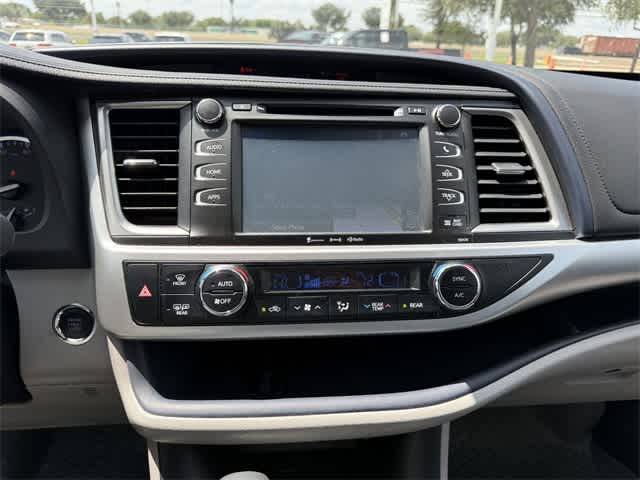 Thumbnail: 2017 Toyota Highlander - 18