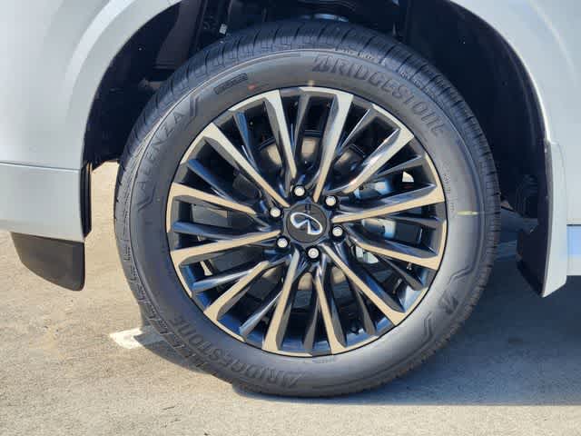 Thumbnail: 2026 INFINITI QX80 - 8