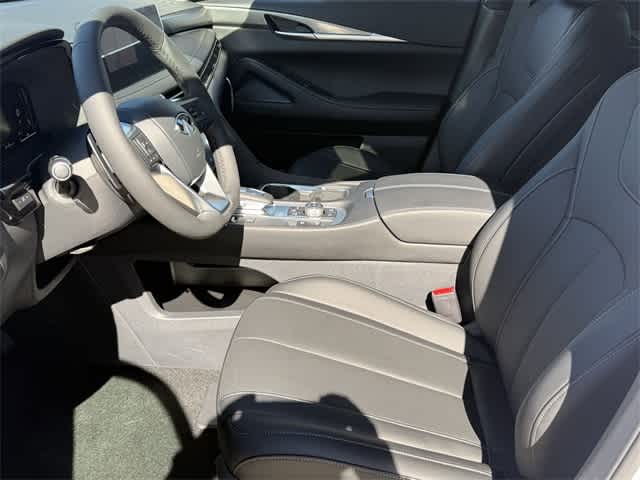 Thumbnail: 2026 INFINITI QX60 - 10