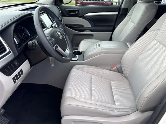 Thumbnail: 2016 Toyota Highlander - 11