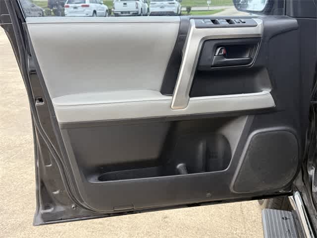 Thumbnail: 2011 Toyota 4Runner - 8