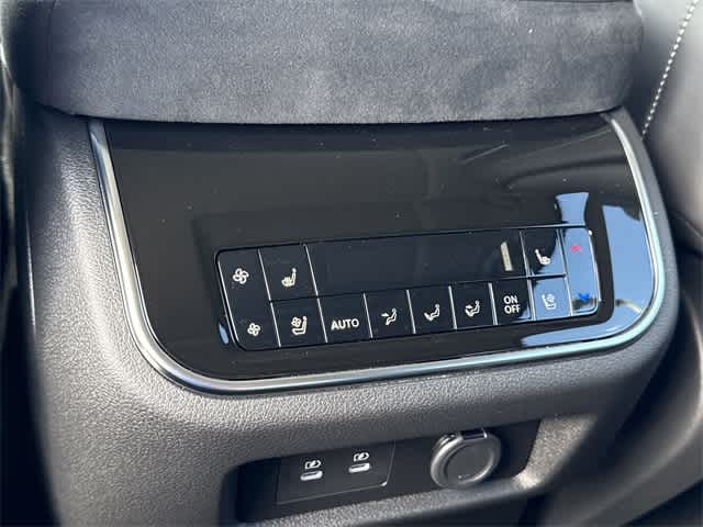 Thumbnail: 2026 INFINITI QX80 - 22