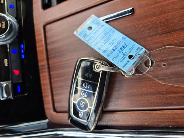 Thumbnail: 2021 Lincoln Navigator - 19