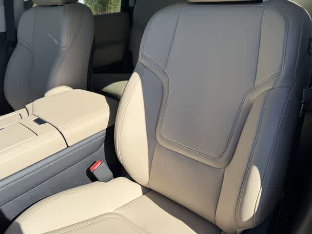 Thumbnail: 2026 INFINITI QX80 - 13