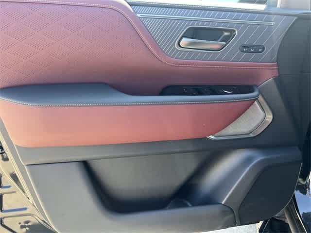 Thumbnail: 2025 INFINITI QX80 - 19