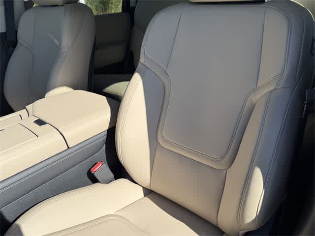 Thumbnail: 2026 INFINITI QX80 - 14