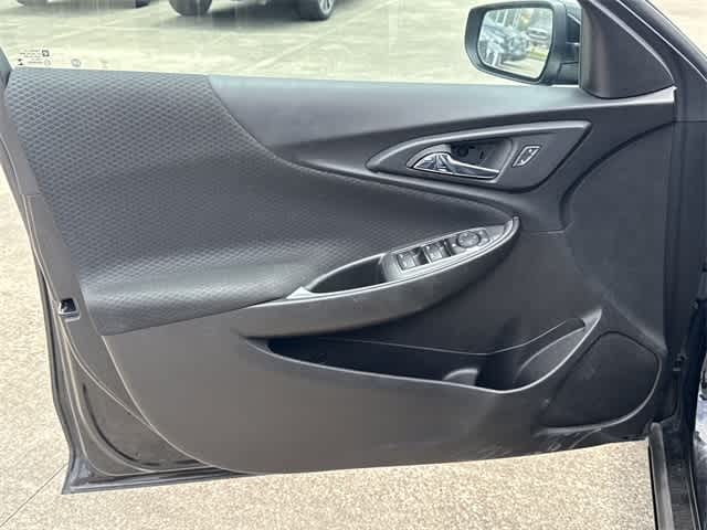 2023 Chevrolet Malibu LT 8
