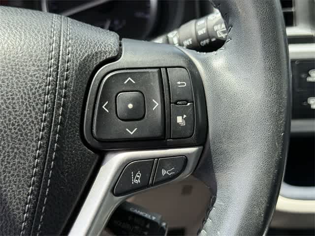 Thumbnail: 2017 Toyota Highlander - 22