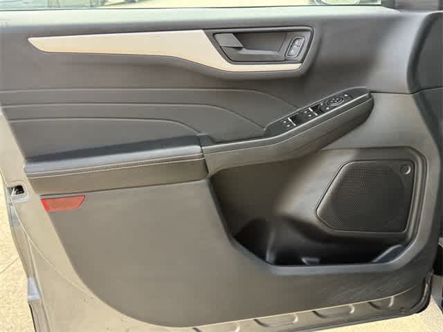 Thumbnail: 2022 Ford Escape - 8