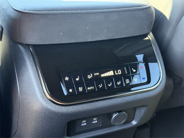 Thumbnail: 2026 INFINITI QX80 - 23