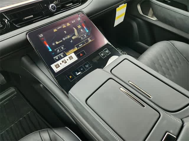 Thumbnail: 2026 INFINITI QX80 - 17