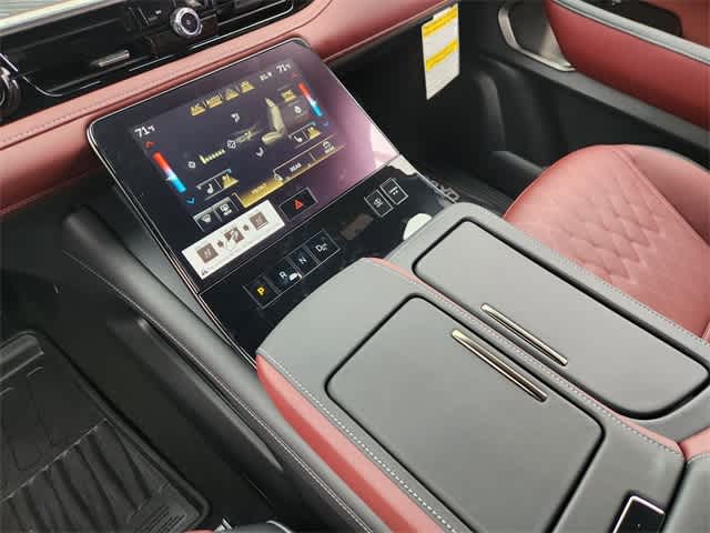 Thumbnail: 2026 INFINITI QX80 - 17