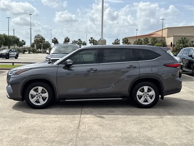2022 Toyota Highlander LE 2