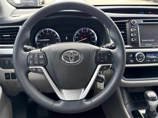 Thumbnail: 2016 Toyota Highlander - 17