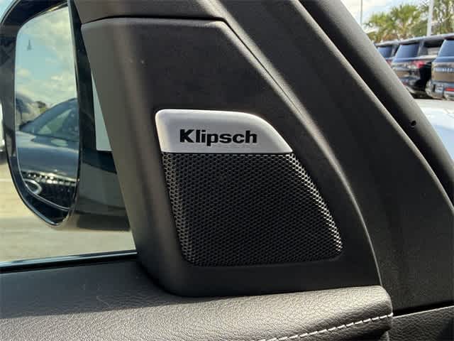 Thumbnail: 2026 INFINITI QX80 - 10