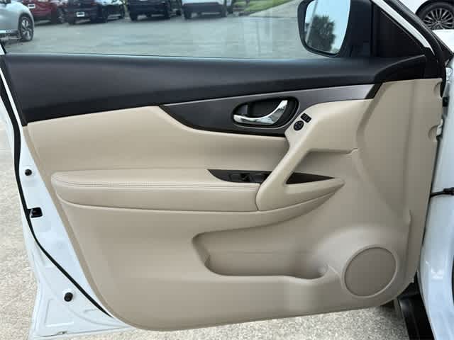 Thumbnail: 2014 Nissan Rogue - 8