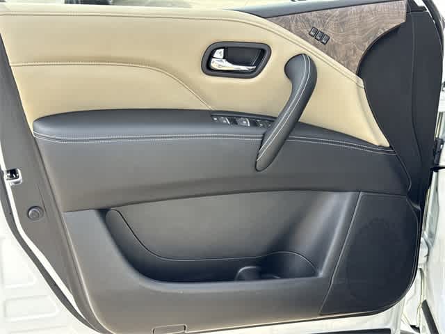 Thumbnail: 2023 INFINITI QX80 - 8