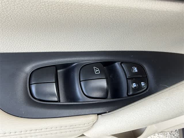 Thumbnail: 2014 Nissan Rogue - 9