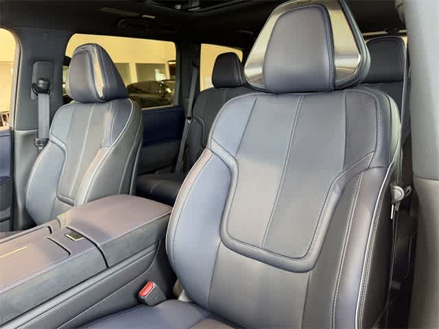 Thumbnail: 2026 INFINITI QX80 - 13