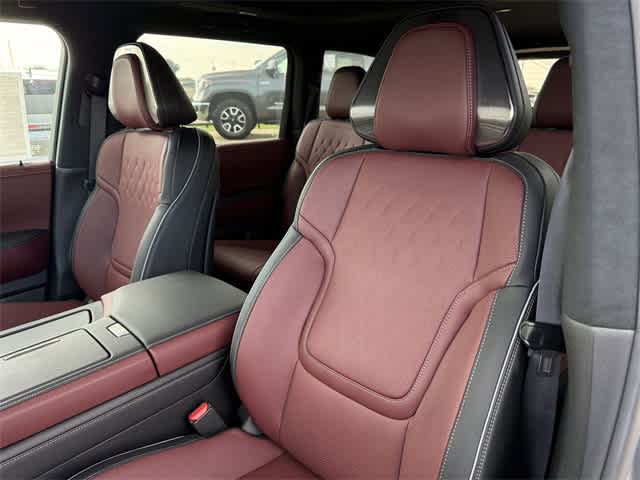 Thumbnail: 2026 INFINITI QX80 - 13