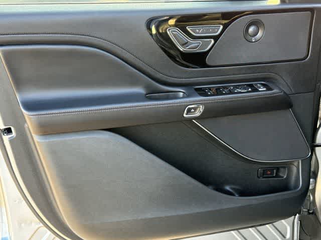 Thumbnail: 2023 Lincoln Aviator - 8