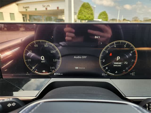 Thumbnail: 2026 INFINITI QX80 - 18