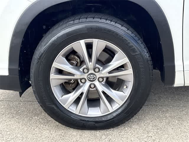 Thumbnail: 2016 Toyota Highlander - 7