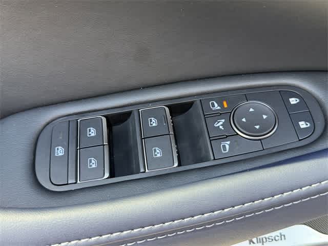 Thumbnail: 2026 INFINITI QX60 - 9