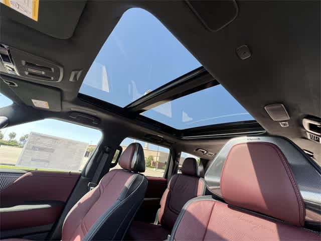 Thumbnail: 2025 INFINITI QX80 - 25