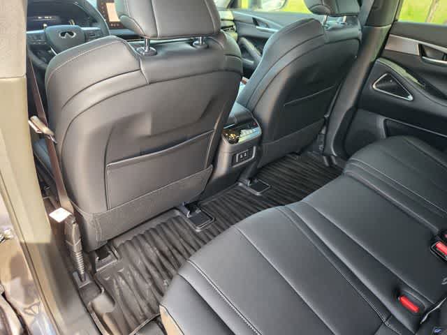 Thumbnail: 2026 INFINITI QX60 - 12