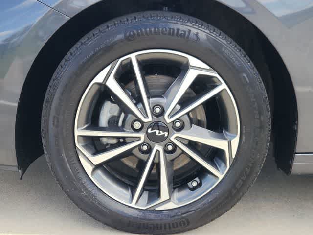 Thumbnail: 2023 Kia Forte - 8