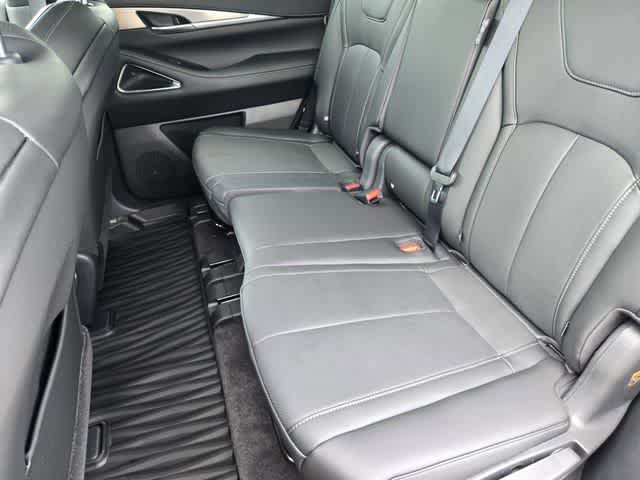 Thumbnail: 2026 INFINITI QX60 - 12