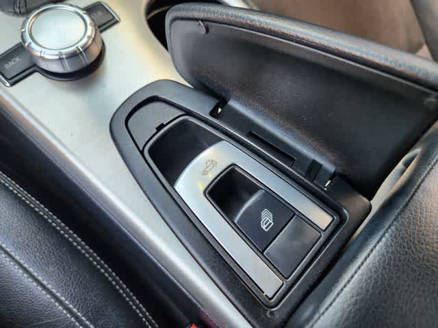 Thumbnail: 2012 Mercedes-Benz SLK - 17