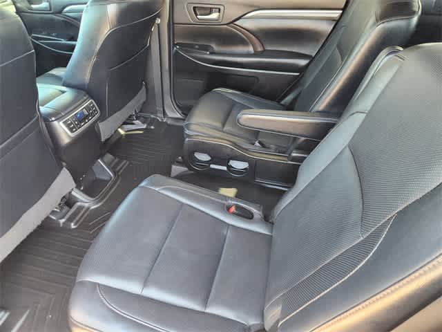 Thumbnail: 2017 Toyota Highlander - 12